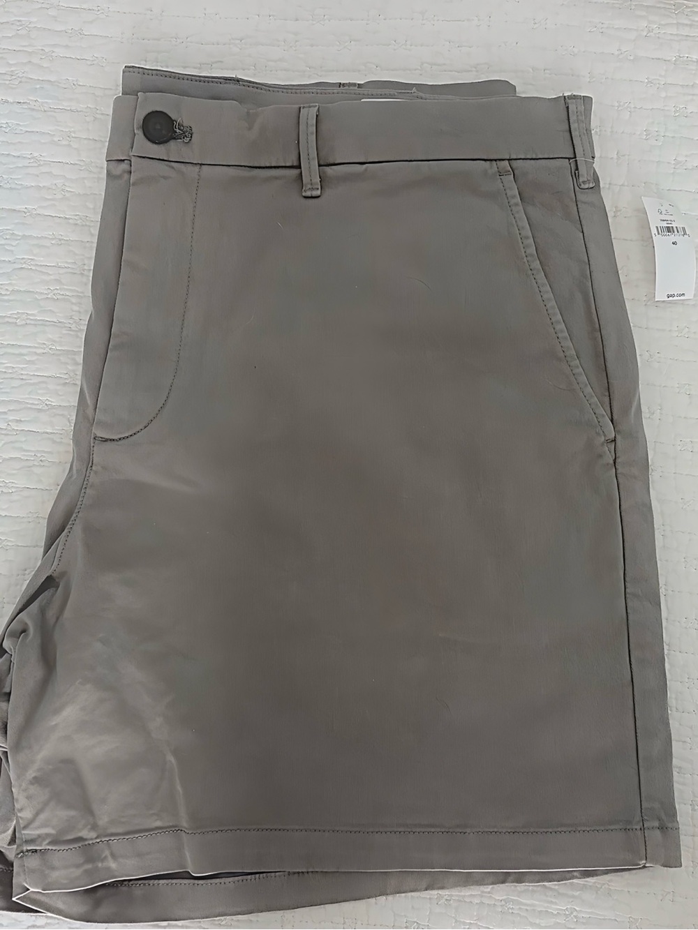 NWT GAP Men's 6" Khaki Shorts Gray, Size 40